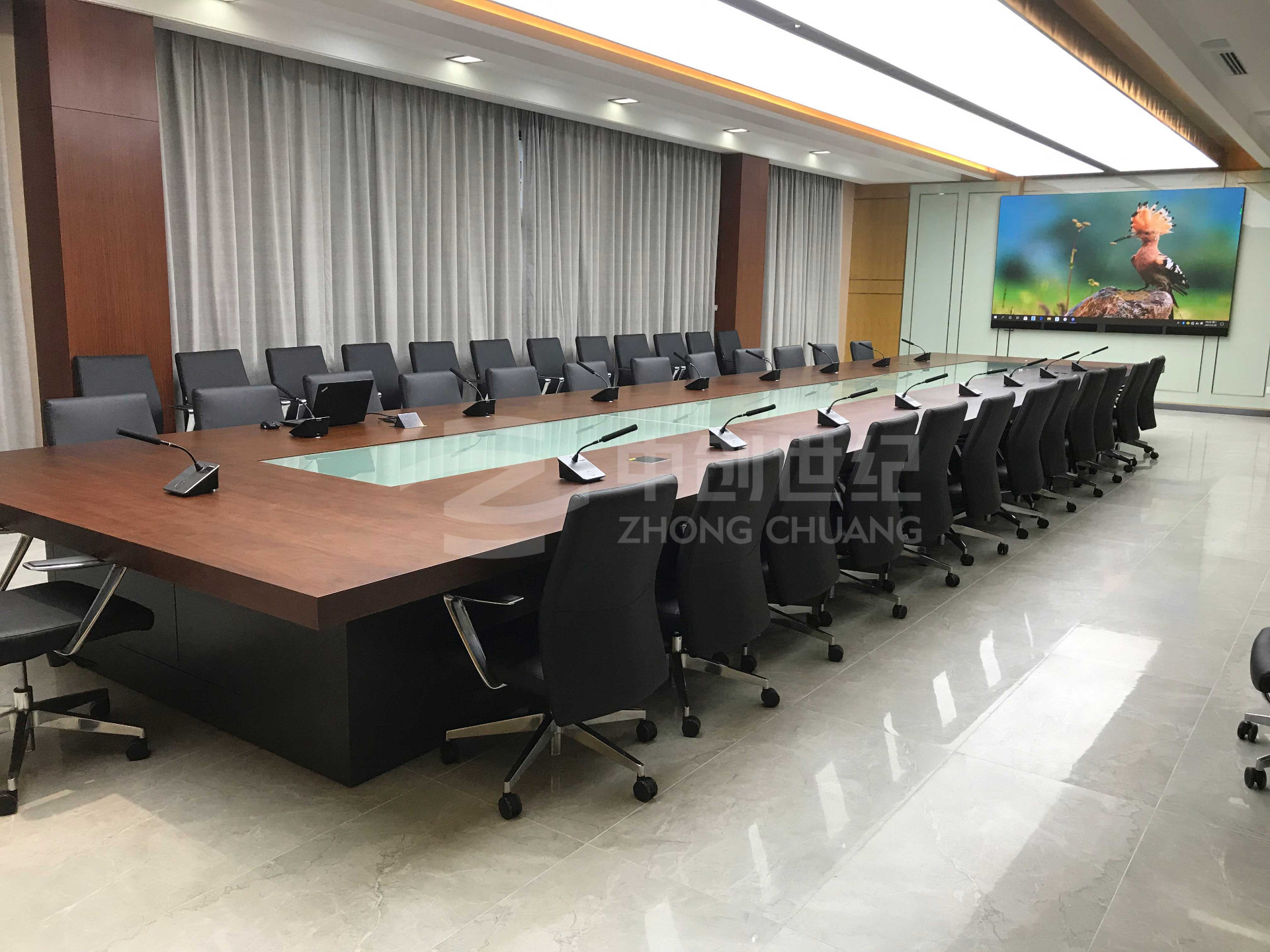 深圳市龍崗區(qū)深高速五聯(lián)綜合服務樓高層會議室側面照.jpg